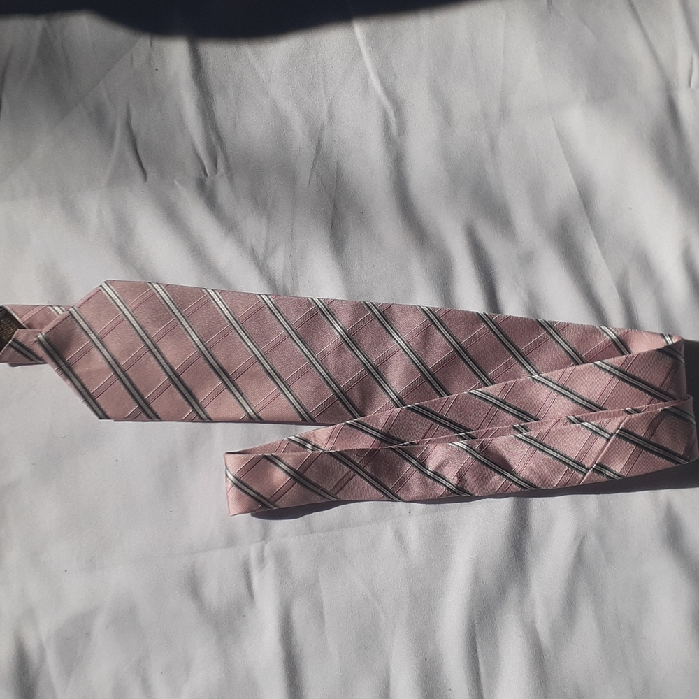 Used pink tie, Tasso Elba, 100% silk